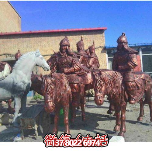 巨型騎士馬銅雕塑，點(diǎn)綴景區(qū)廣場