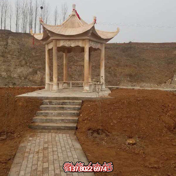 色彩斑斕的晚霞紅涼亭，讓您享受中式園林的繽紛景點