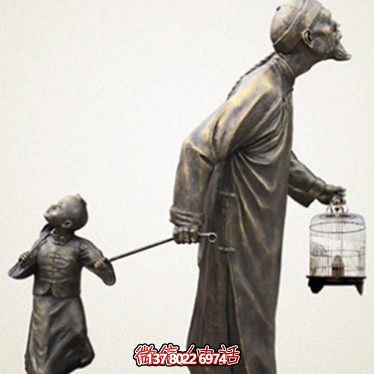 玻璃鋼仿銅雕塑，景觀遛鳥人物裝點戶外環(huán)境