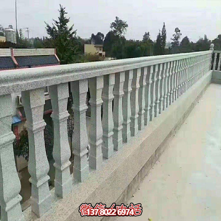 傳統(tǒng)的大理石護欄雕塑，為城市街頭和河道添彩