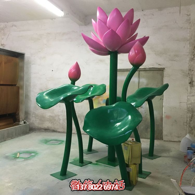 大型不銹鋼彩繪蓮花擺件，為游樂場、商場、戶外公園增色