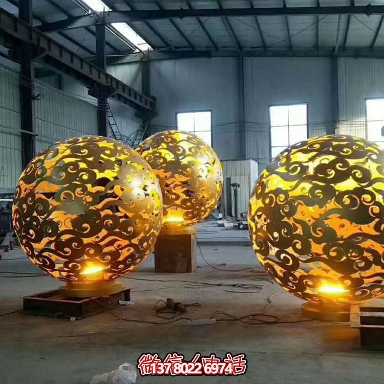 創(chuàng)意不銹鋼鏤空景觀擺件，為廣場帶來濃濃的藝術氣息