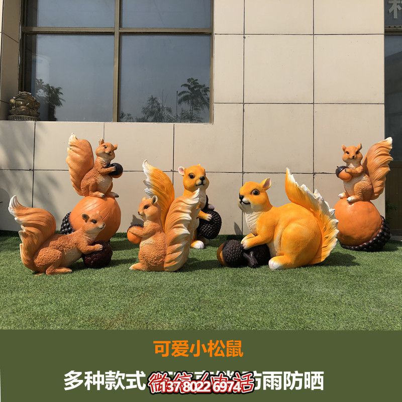 可愛小松鼠雕塑給森林公園、游樂園帶來美好時光
