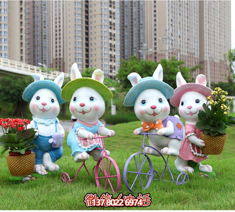 可愛兔子雕塑，為您的草坪添彩