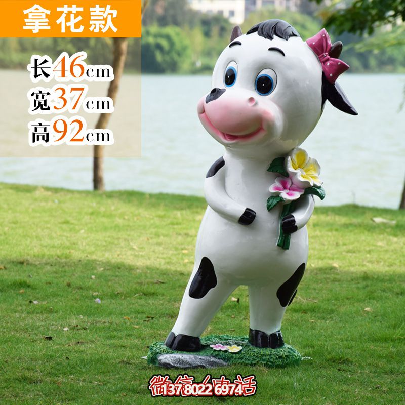 玻璃鋼牛雕塑，為景區(qū)增添點(diǎn)綴