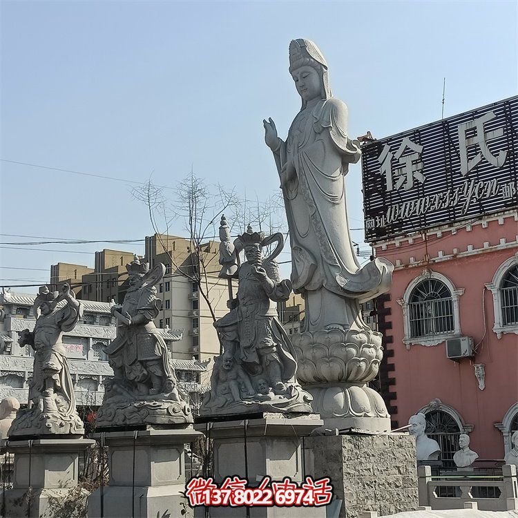 精美關(guān)公、佛像和石獅子雕刻，青石裝點(diǎn)美化廣場(chǎng)