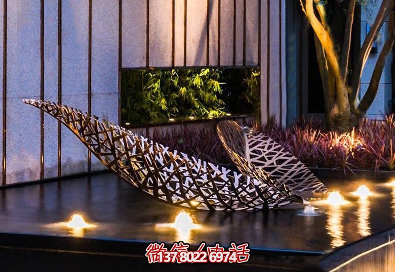 不銹鋼樹(shù)葉鏤空雕塑，給戶(hù)外和酒店環(huán)境帶來(lái)優(yōu)雅氣息