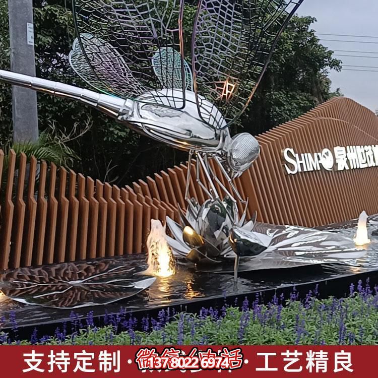大型不銹鋼雕塑，為城市酒店、公園、商場及水景環(huán)境增添獨(dú)特景觀