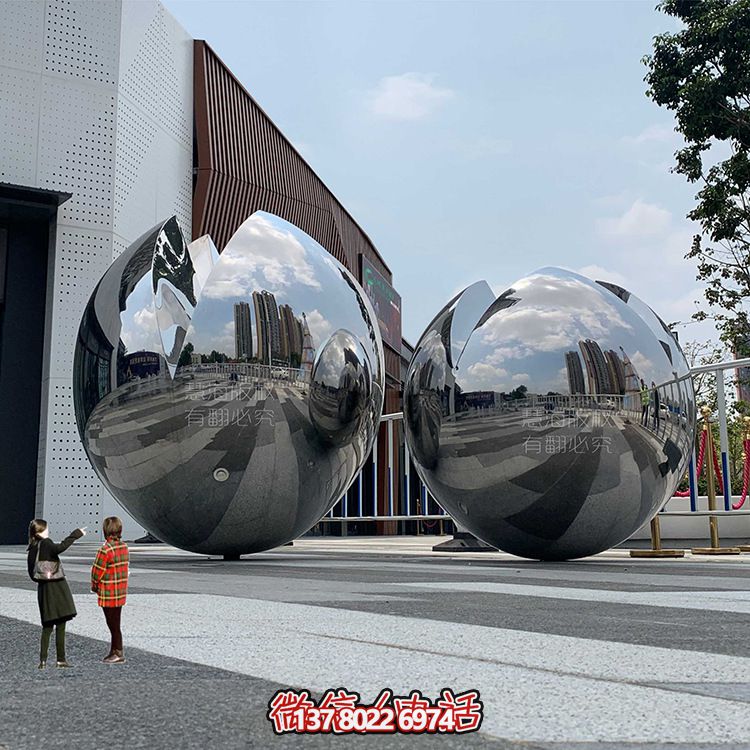 大型不銹鋼鏡面球體雕塑，為你的戶(hù)外空間增添獨(dú)特氣息