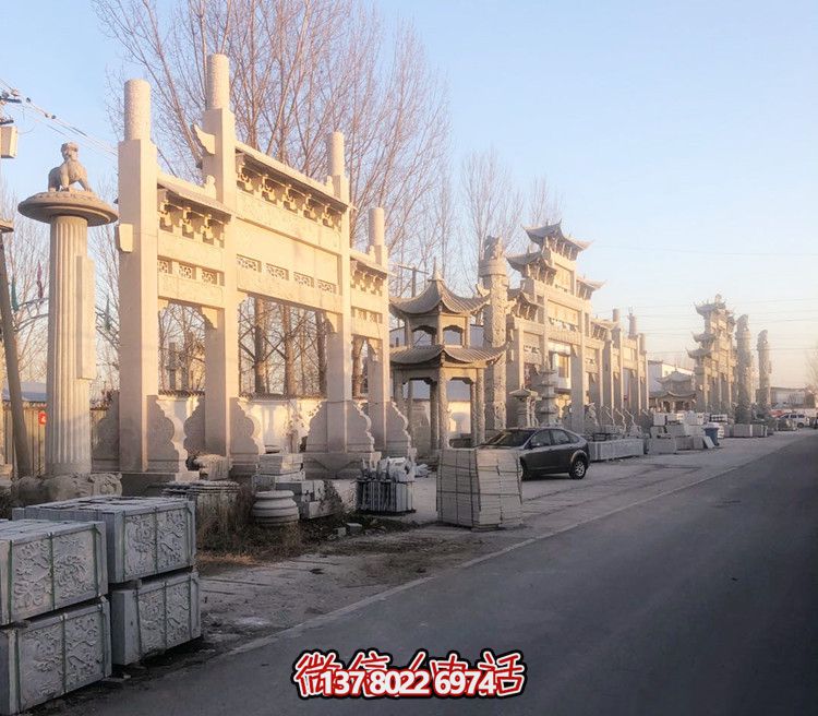 大理石門牌樓，點(diǎn)綴村莊入口