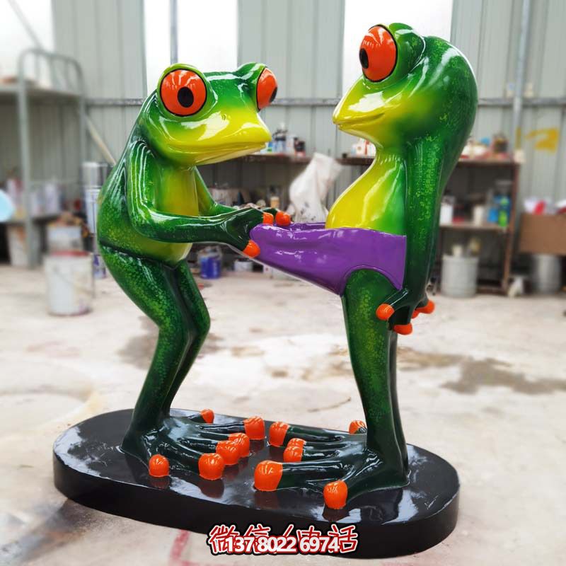 逗趣玻璃鋼青蛙雕塑，為景區(qū)增色不只