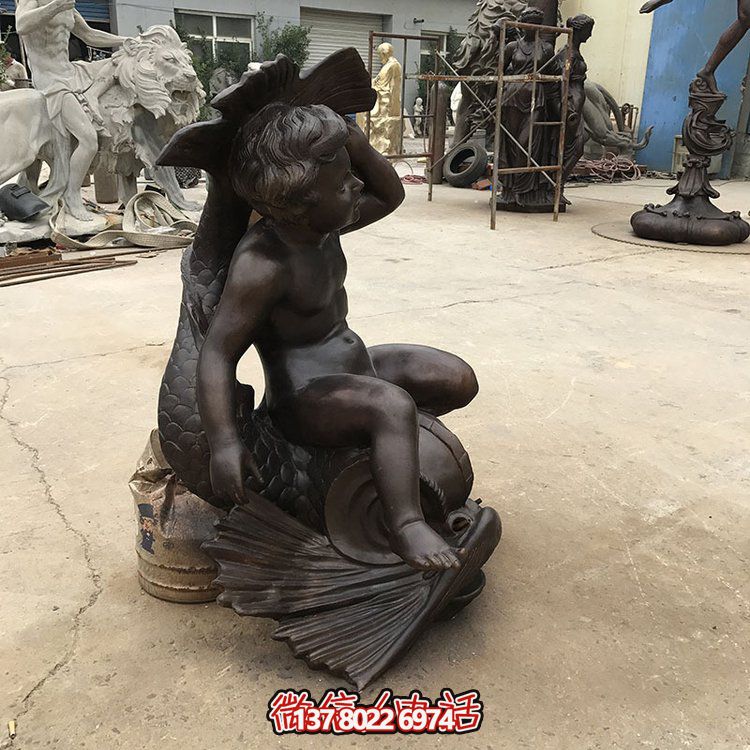 創(chuàng)意銅雕魚坐椅，讓兒童享受景觀之美