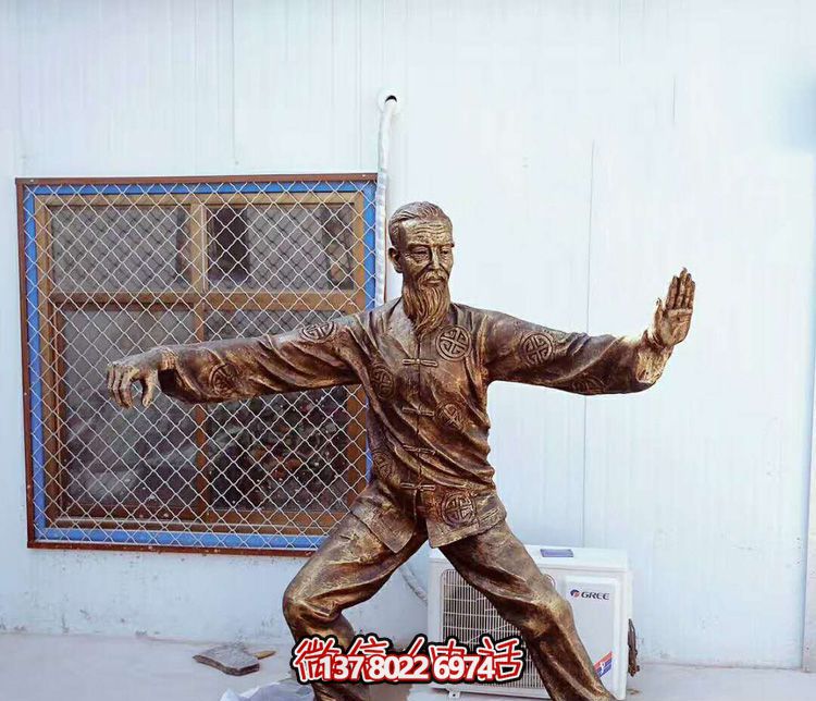太極拳老人銅雕，讓景區(qū)更加精彩