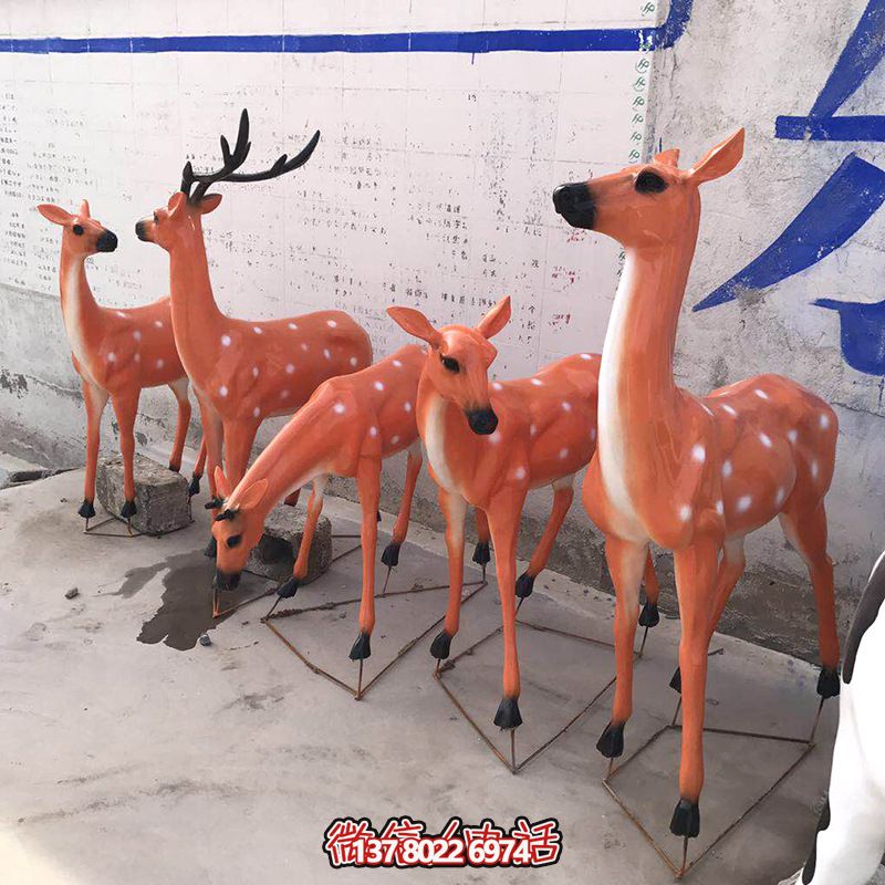 彩繪玻璃鋼雕塑鹿，靜謐優(yōu)雅完美綻放