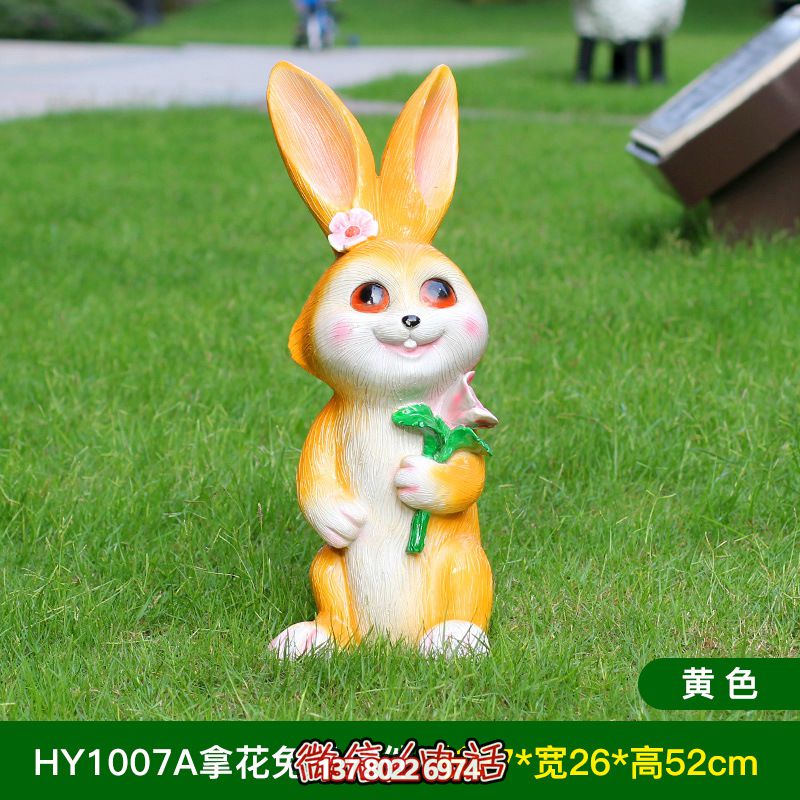 黃色樹脂兔子雕塑，室內(nèi)擺放只有一個