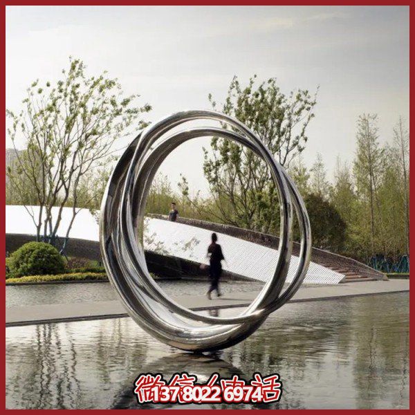大型不銹鋼鏡面圓環(huán)擺件，點(diǎn)綴園林環(huán)境