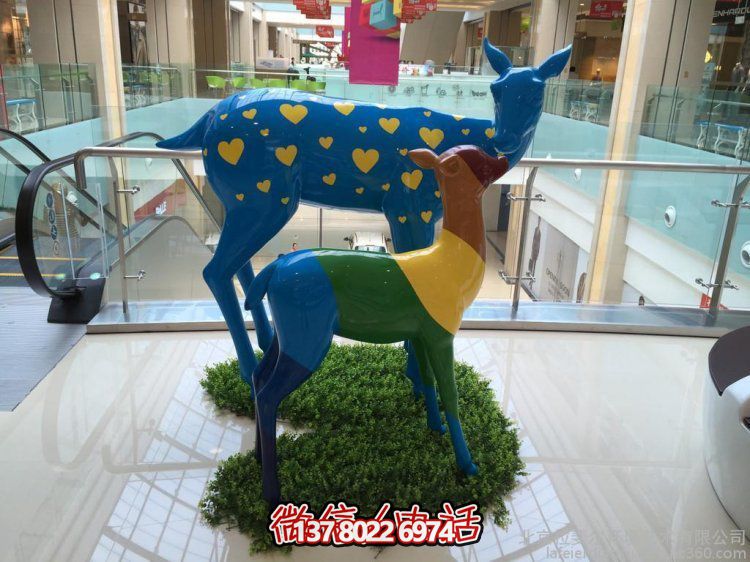 玻璃鋼手工彩繪小鹿擺件，為你的商場增添溫馨美感