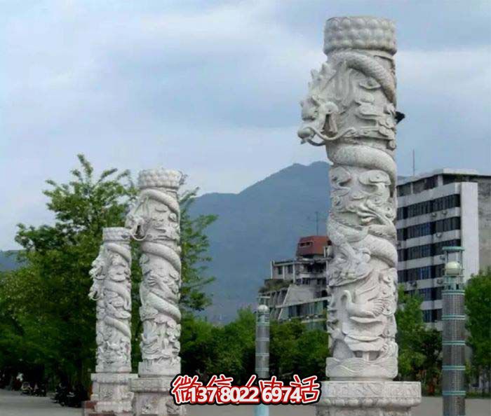 集大理石、石雕、龍柱于一體的大理景觀廣場