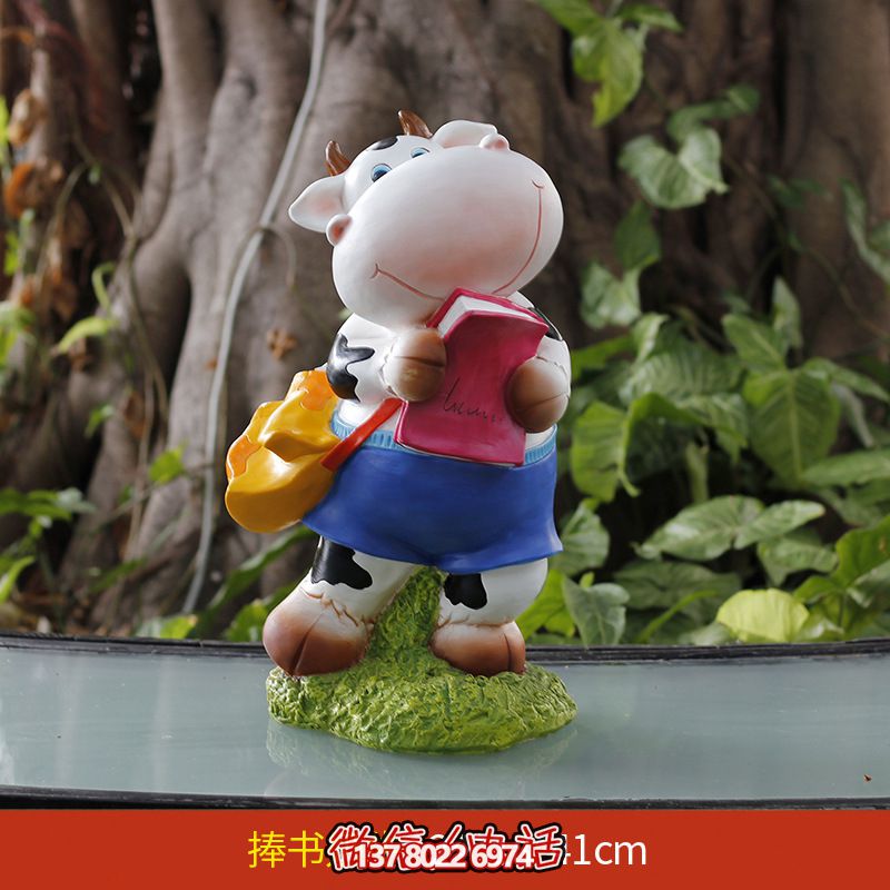 玻璃鋼雕塑牛，伴你一起看書，營造完美草坪