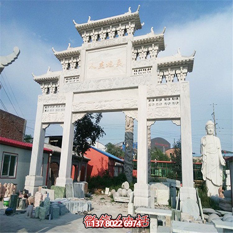 手工制作的大理石牌坊石雕，讓鄉(xiāng)鎮(zhèn)村口更加美觀