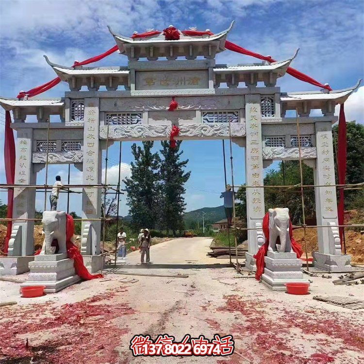 集道路四柱、花崗巖、花崗石雕和牌樓于一體的精美絕倫藝術(shù)品