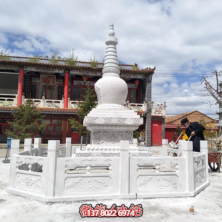 大型石雕舍利塔，宗教寺廟裝置