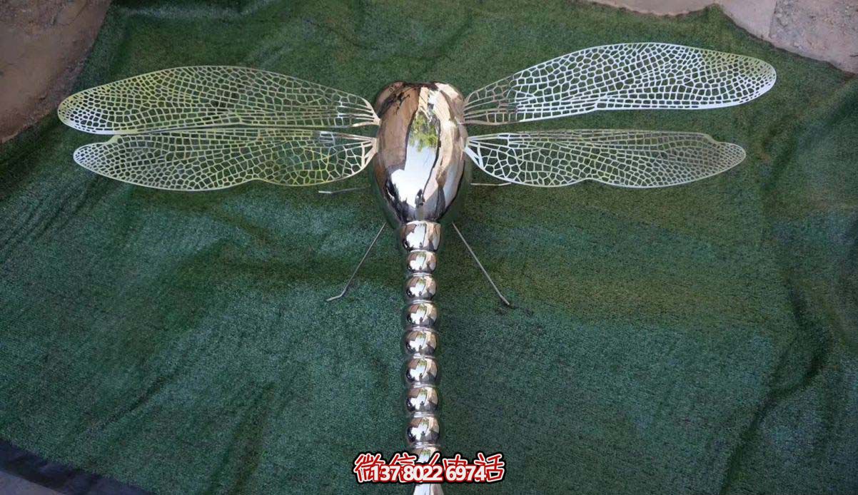 不銹鋼蜻蜓雕塑，點綴小區(qū)售樓部鏤空裝飾