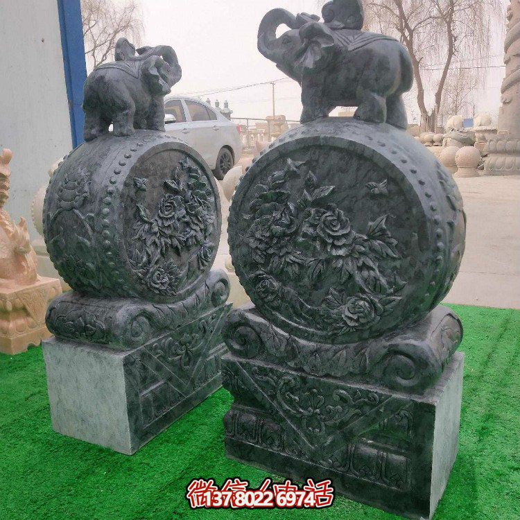 抱著鼓石雕塑，點綴青石庭院門口