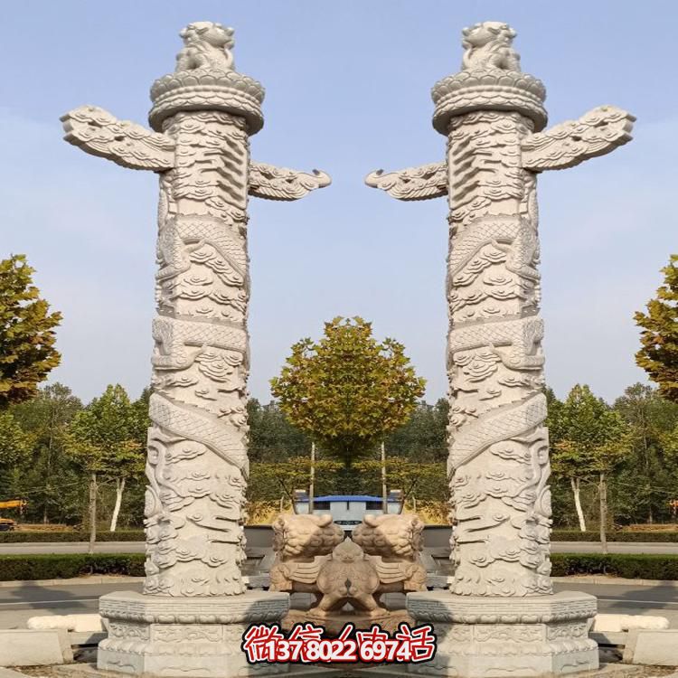 精美大理石手工雕刻龍紋華表雕塑，點綴廣場美景