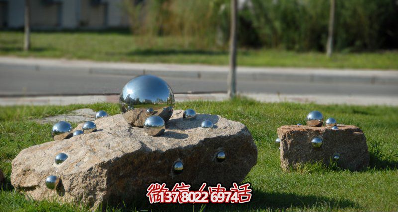 雕塑般的不銹鋼球體，帶給您不一樣的公園創(chuàng)意