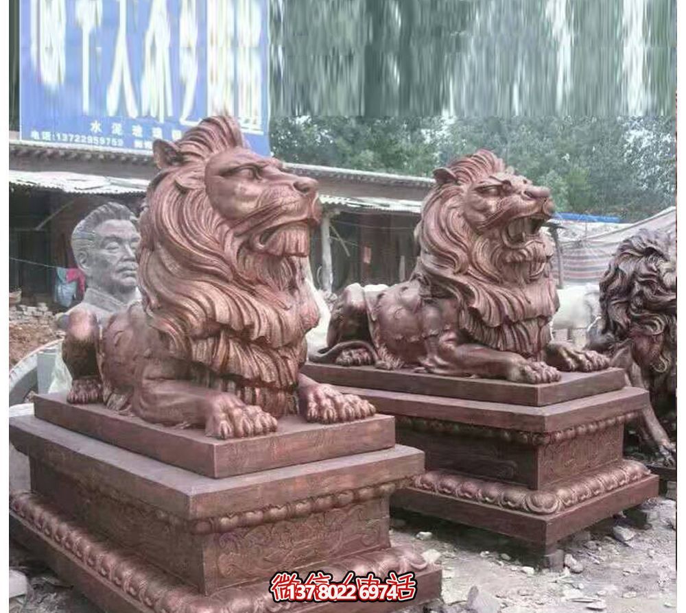 趴窩紅雕獅子仿真雕塑，守護晚霞鎮(zhèn)宅之美