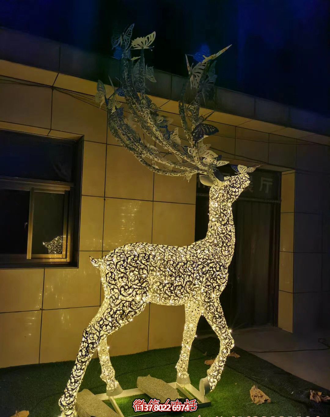 精美不銹鋼梅花鹿雕塑照明裝置，點(diǎn)綴廣場之美
