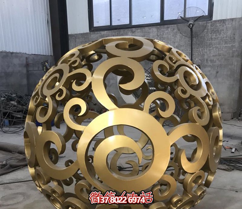 不銹鋼鏤空球雕塑，美化戶外景觀
