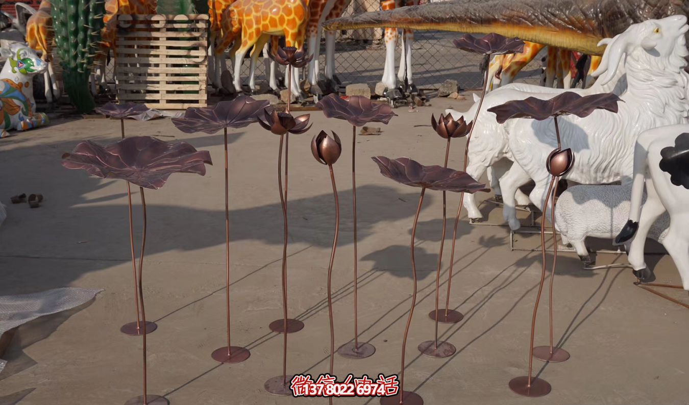 銅鑄荷花雕塑——藝術的創(chuàng)意廣場