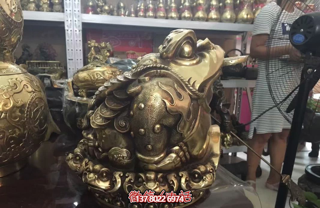 室內(nèi)裝飾藝術玻璃鋼金蟾雕塑 室內(nèi)裝飾藝術玻璃鋼金蟾雕塑