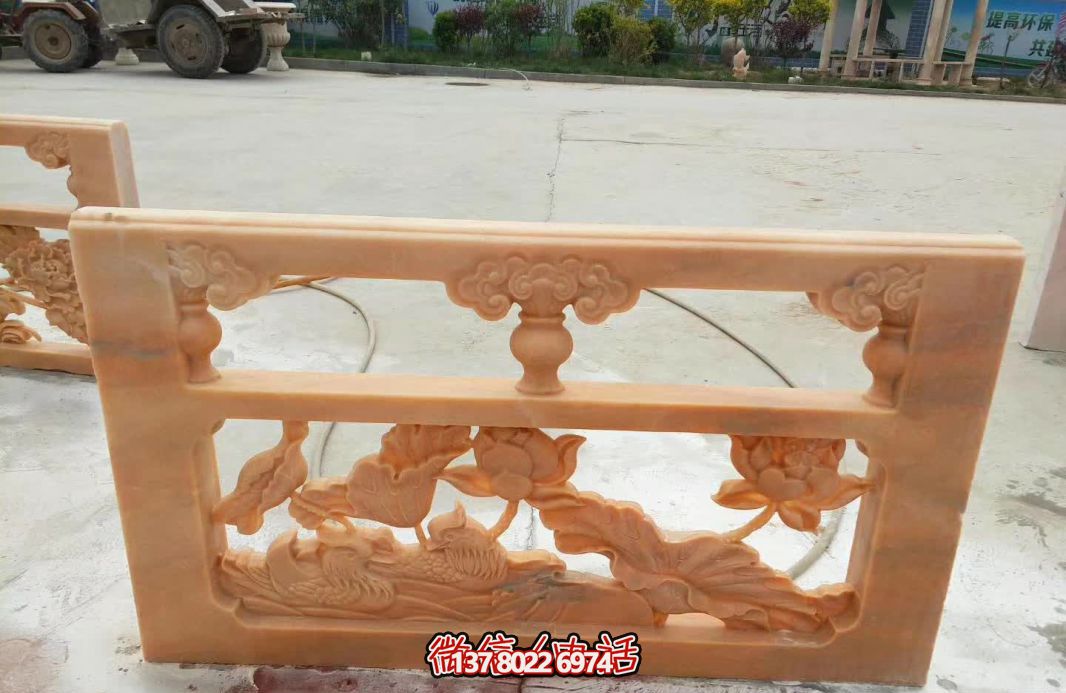 紅色浮雕護(hù)欄，點綴陽臺庭院裝飾