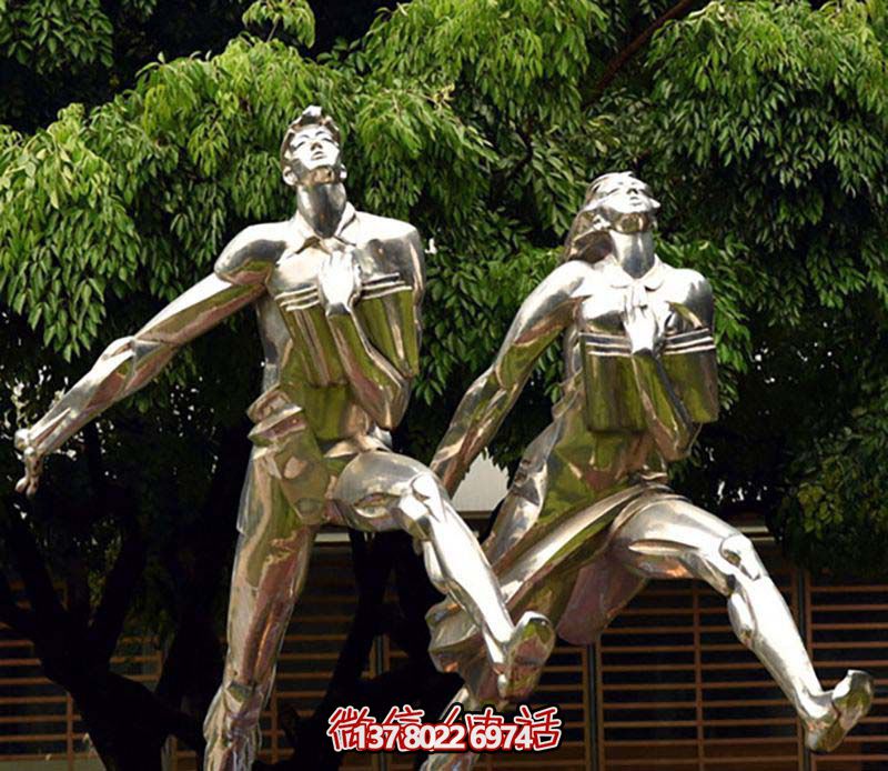 不銹鋼操場雕塑，鏡面反射跑步樂趣