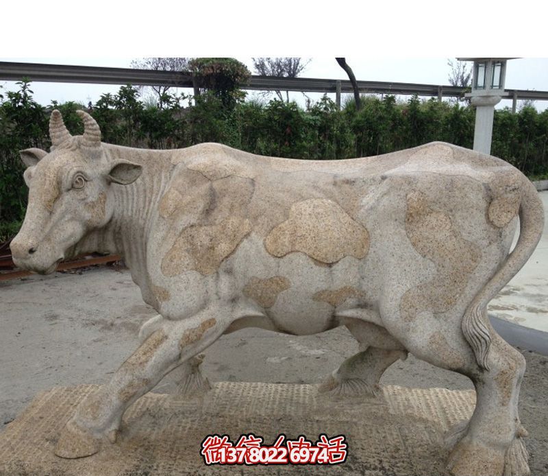 農(nóng)場一只大號(hào)石雕牛雕塑