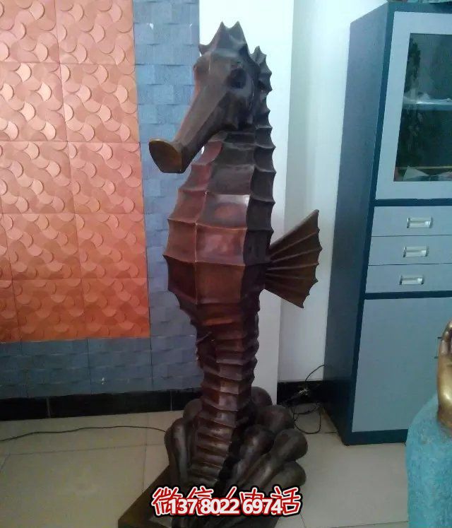 大型商場(chǎng)擺放的玻璃鋼創(chuàng)意海馬雕塑